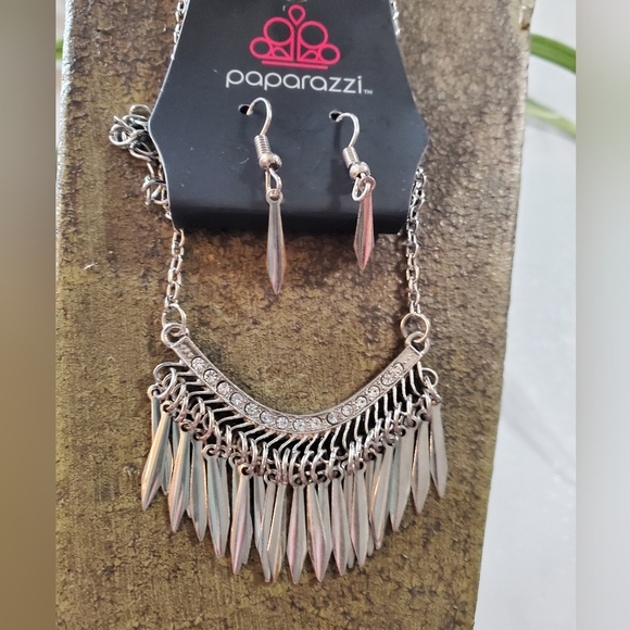 Silver Tone Necklace & Earring Dangle Spikes & Rhinestone Jewels Set NEW - Picture 1 of 11
